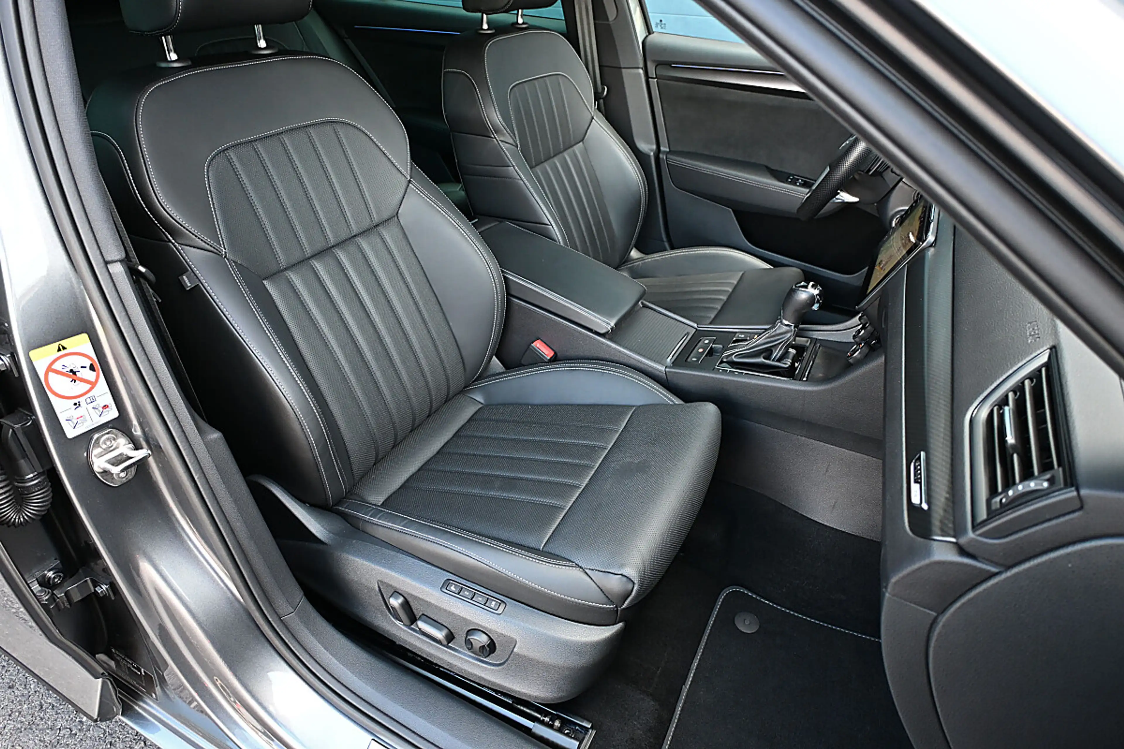 Skoda Superb Kombi 2,0 TDI 4x4 Sportline DSG NP € 71k ACC, M... — photo 9