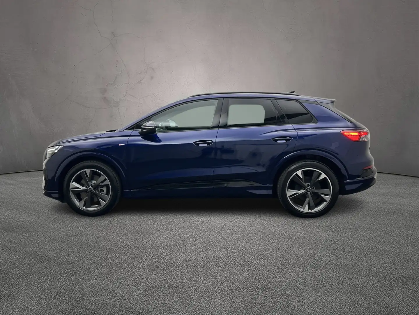 Audi Q4 e-tron 45 e-tron 286pk S edition Competition Azul - 2