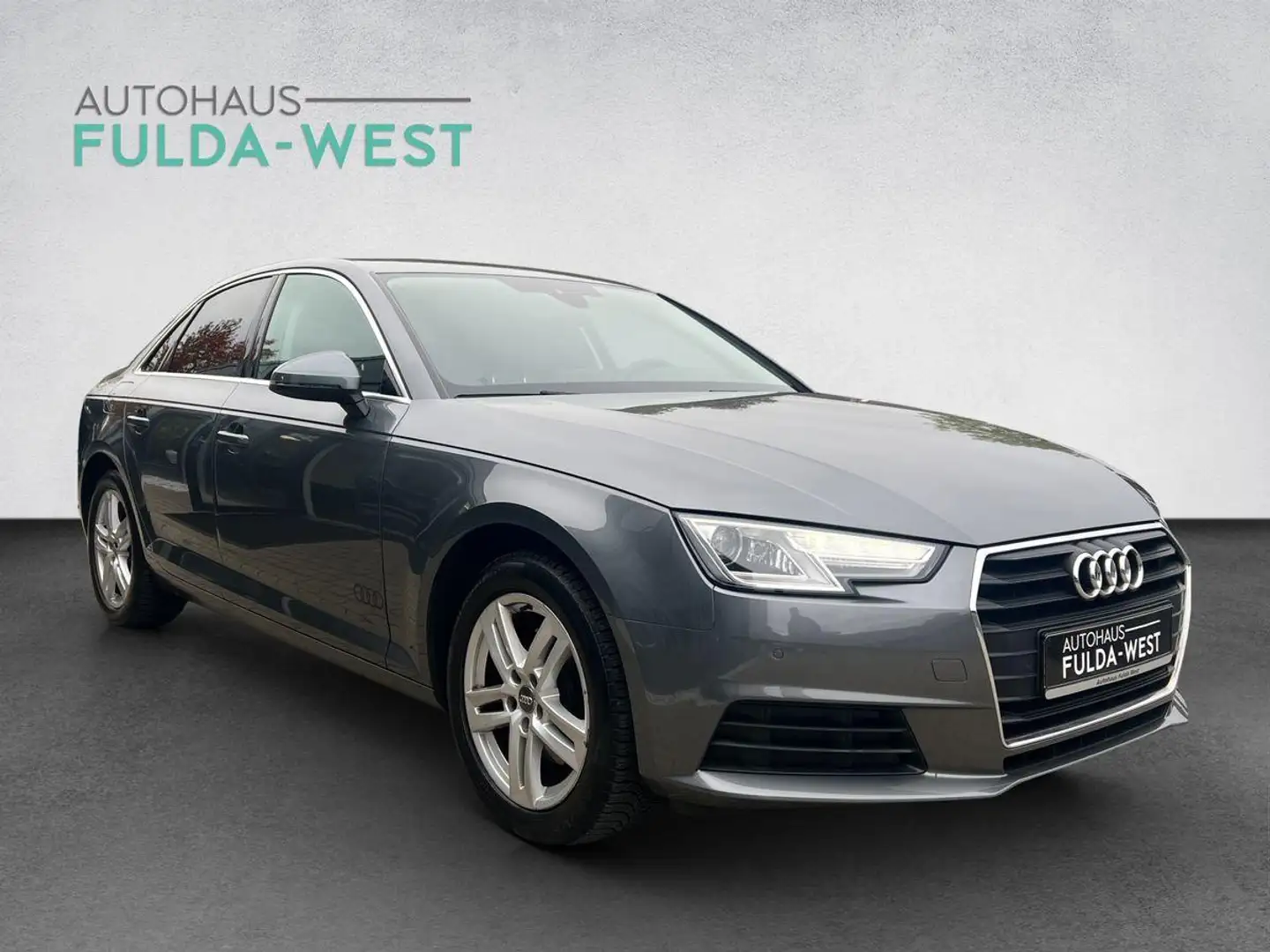 Audi A4 Lim. 1.4TFSI Xenon Navi AHK Klimaaut. Sitzhzg Grau - 2