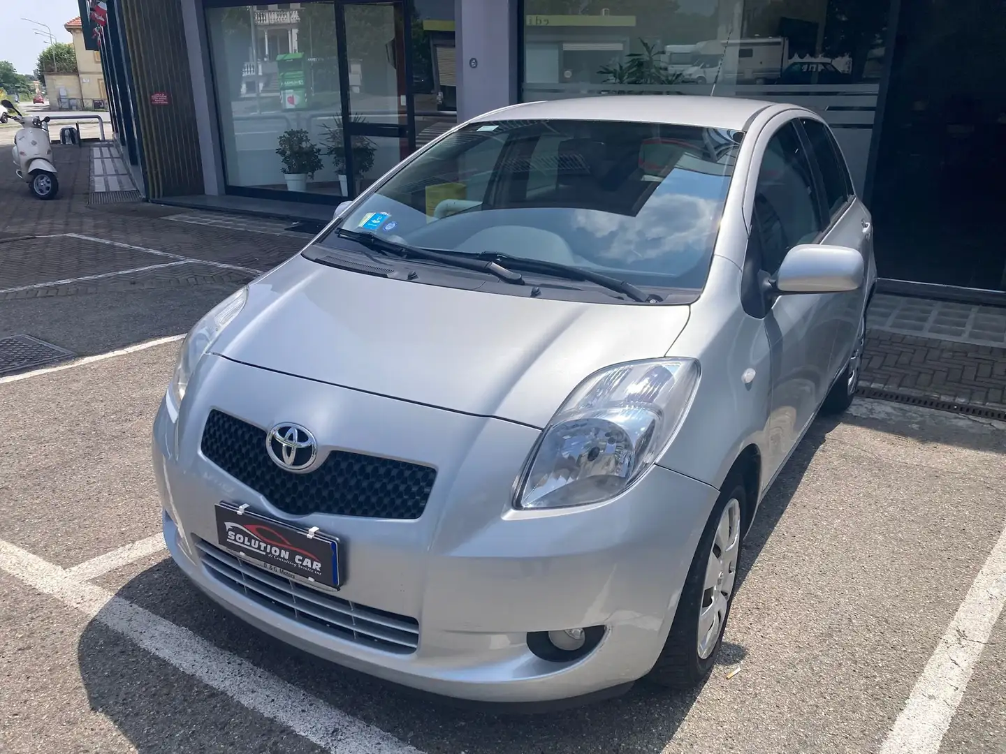 Toyota Yaris Yaris 5p 1.3 Sol m-mt Argento - 1