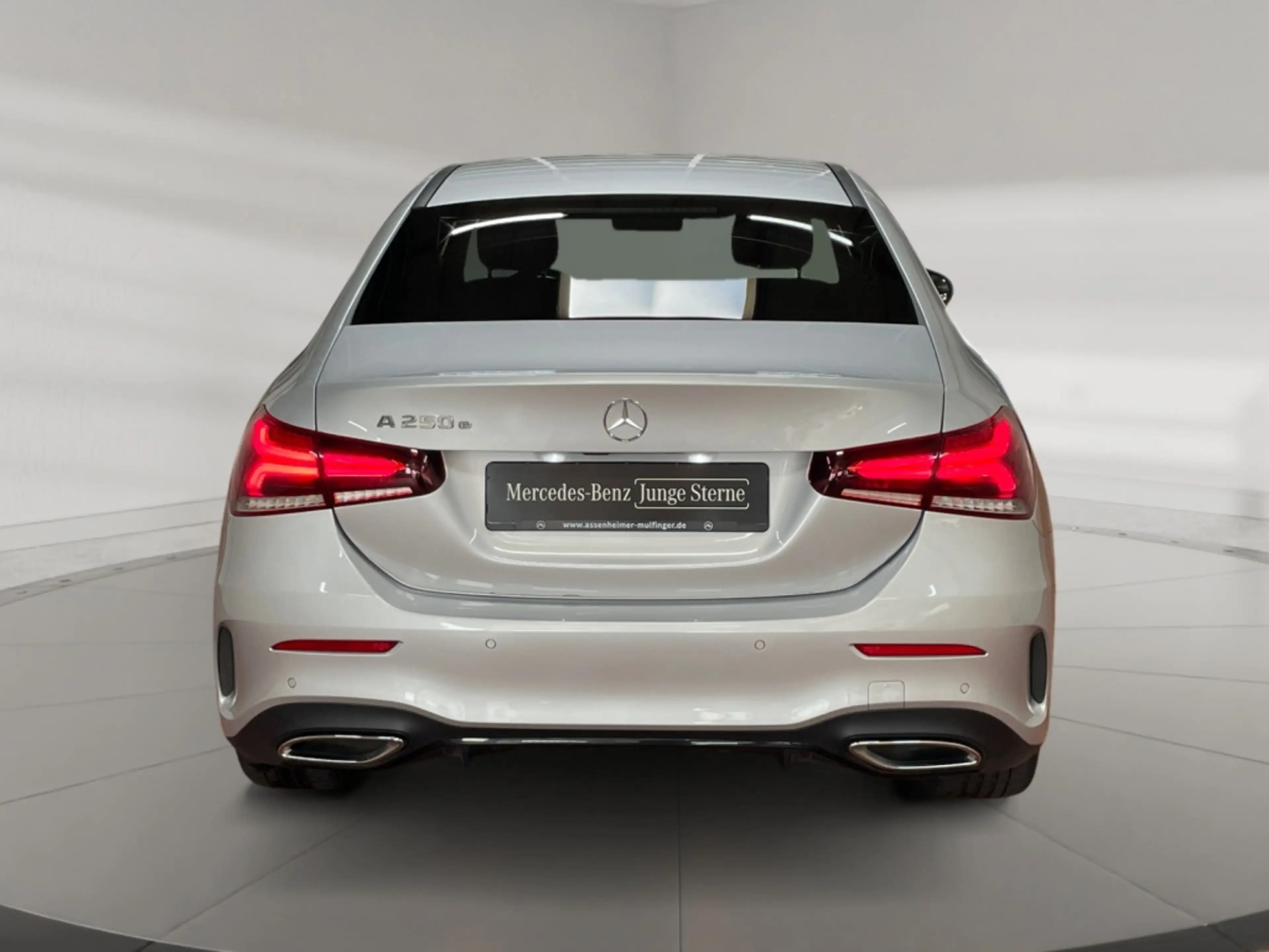 Mercedes-Benz A 250 e Limousine AMG AMG+MBUX+MBeam+Night+AHK — photo 7