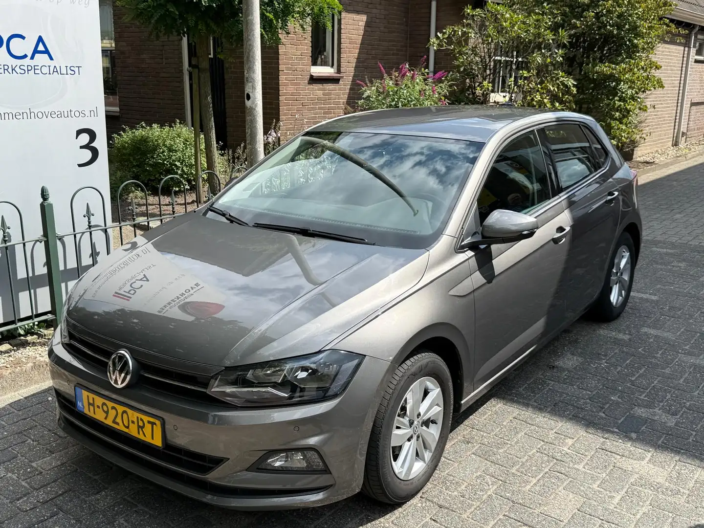 Volkswagen Polo 1.0 TSI Highline Business R Navigatie /Alu wielen/ Grau - 2