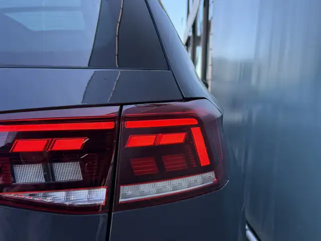 Volkswagen Passat view 16
