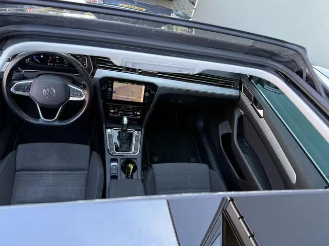 Volkswagen Passat view 4