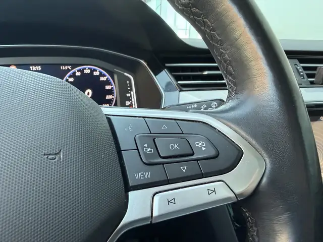 Volkswagen Passat view 24