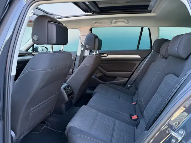 Volkswagen Passat view 9