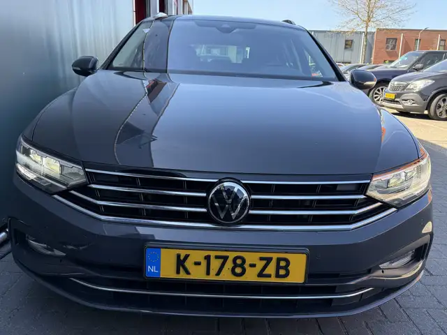 Volkswagen Passat view 13