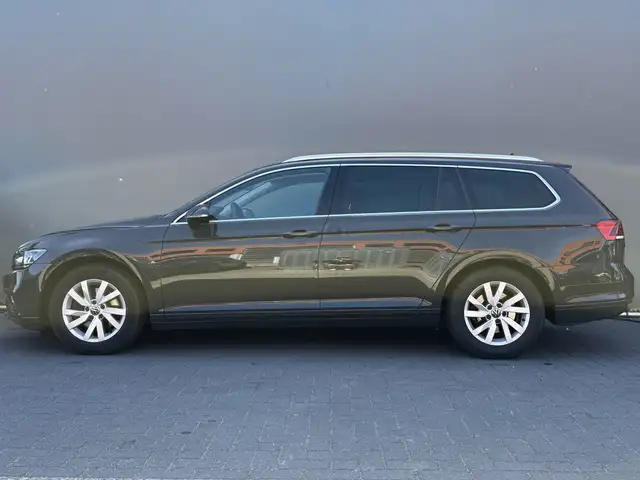 Volkswagen Passat view 12
