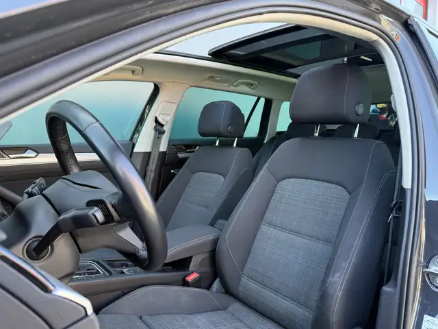 Volkswagen Passat view 7