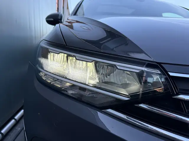 Volkswagen Passat view 14