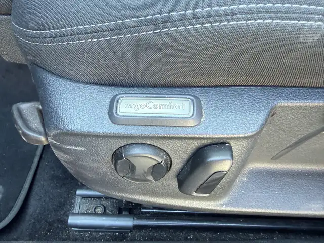 Volkswagen Passat view 8