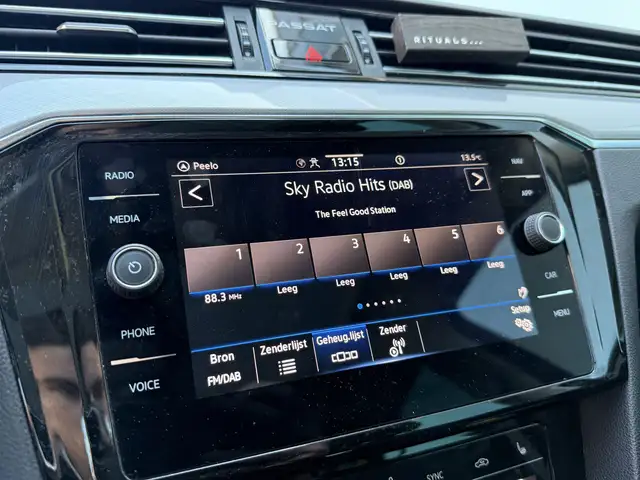 Volkswagen Passat view 28