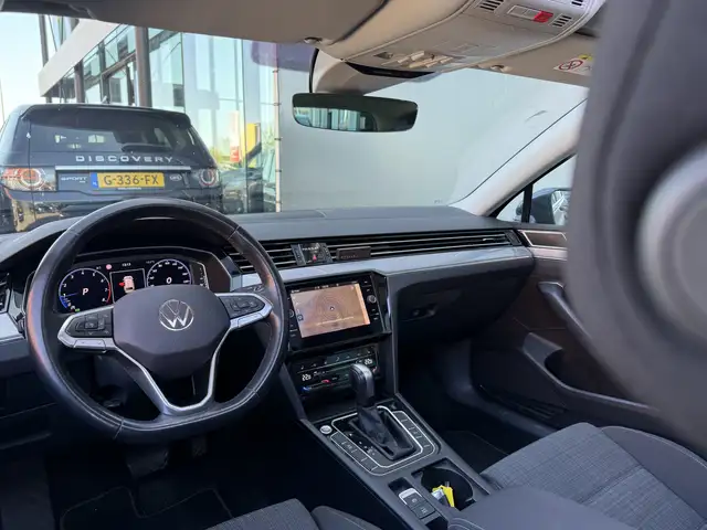 Volkswagen Passat view 6