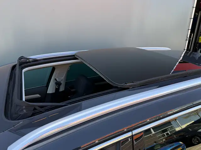 Volkswagen Passat view 3