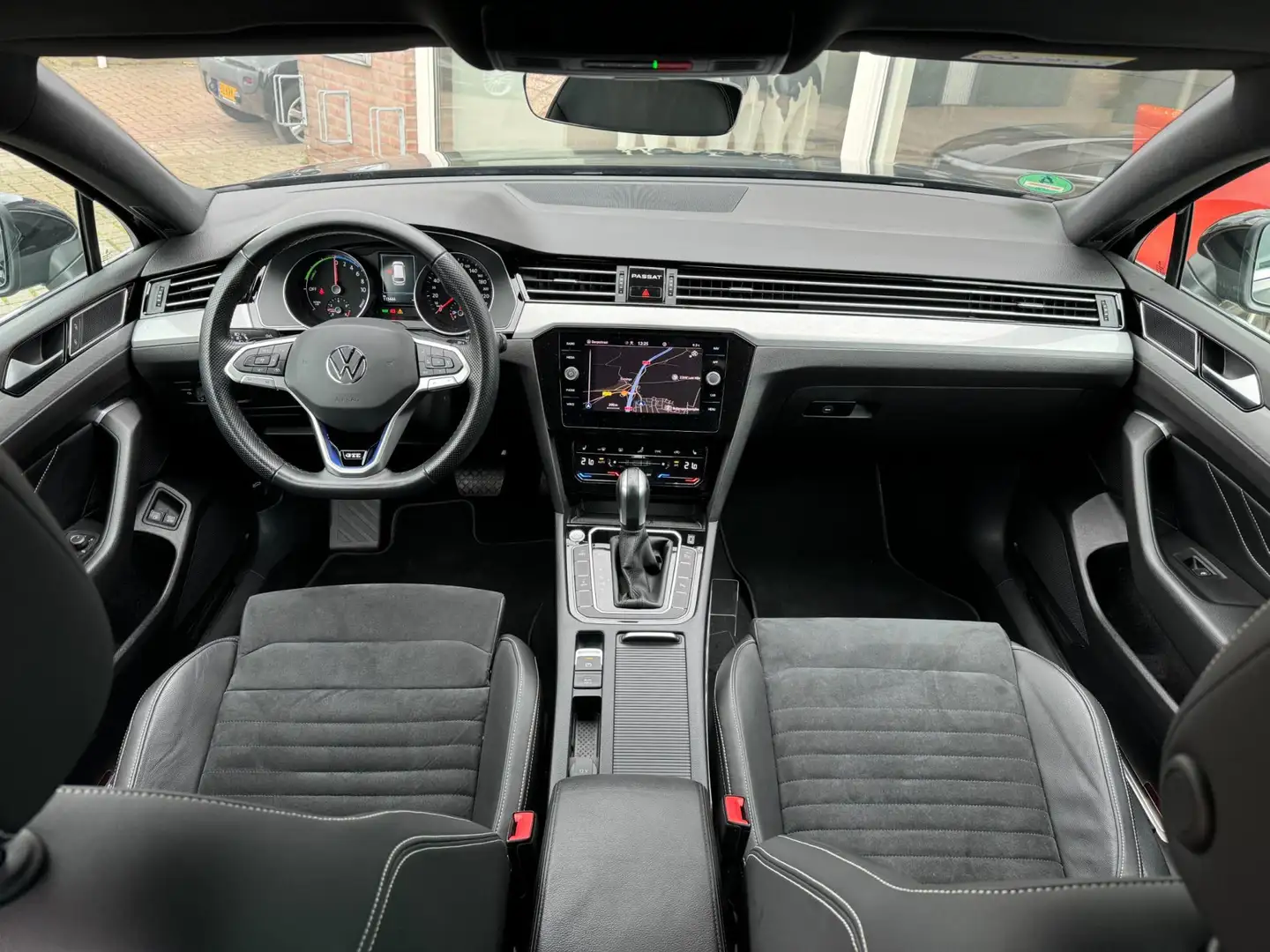 Volkswagen Passat Variant 1.4 TSI PHEV GTE I IQ Light I Leder I Carplay I Ca Zwart - 2