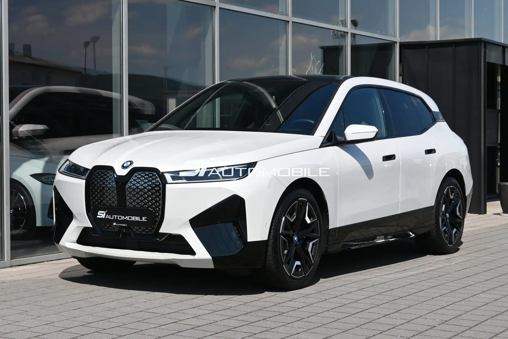 BMW iX 50 xDrive *AHK*AMIDO*LUFTFEDERUNG*PARKING PROF* Weiß - 1