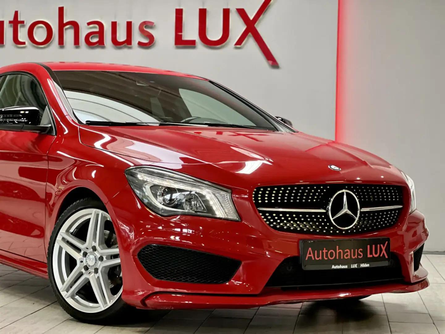 Mercedes-Benz CLA 200 AMG LINE*NAVI*LED*2.HAND*NUR 52TKM*BIXENON Rouge - 2