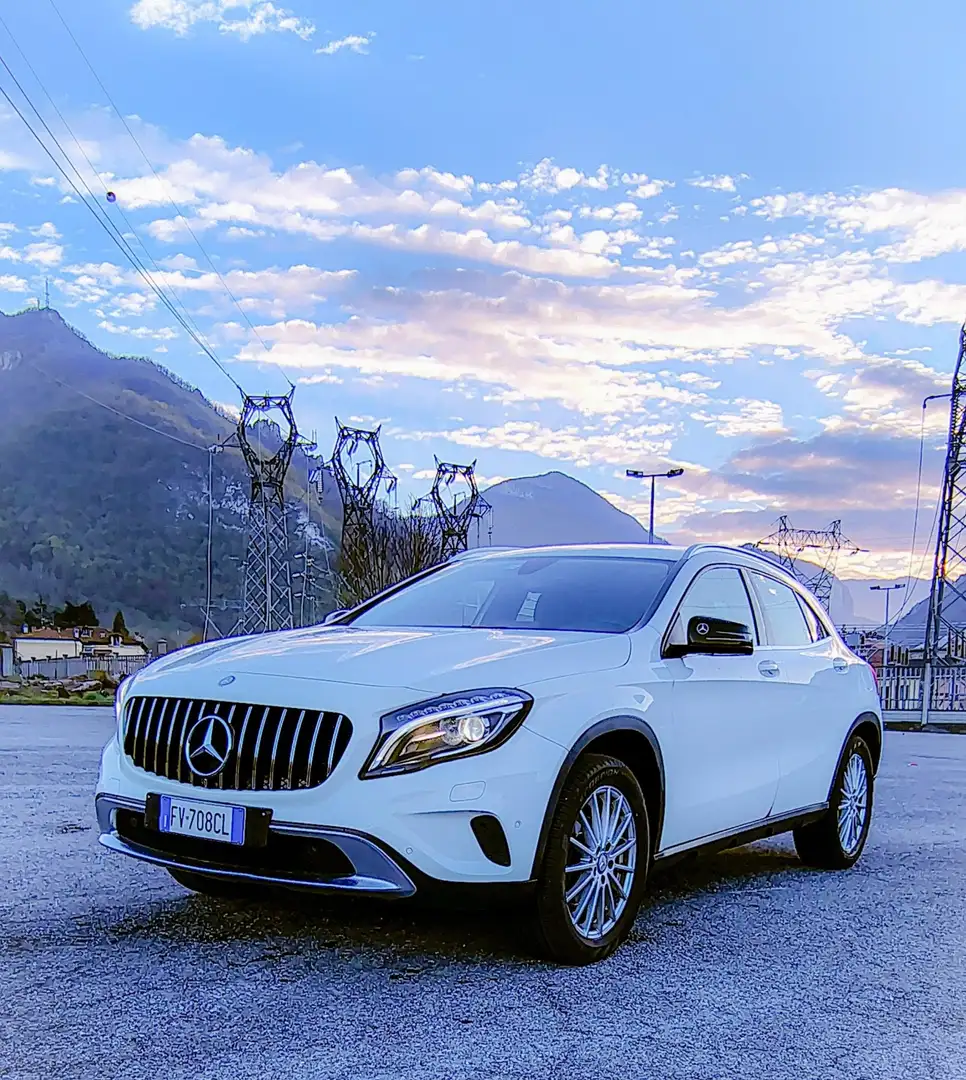 Mercedes-Benz GLA 200 Automatic Sport Bianco - 1