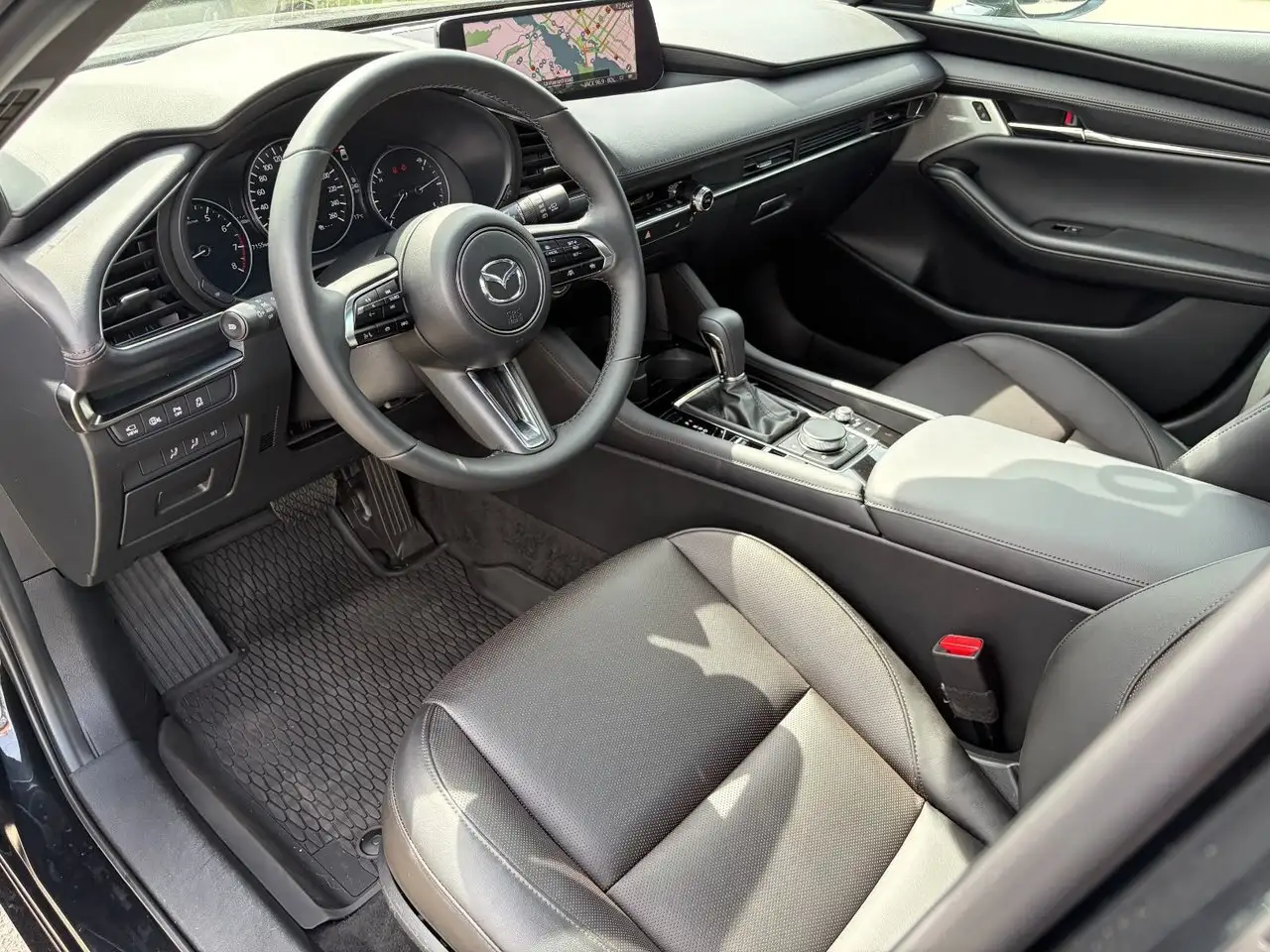 Mazda 3 снимка Mazda 3