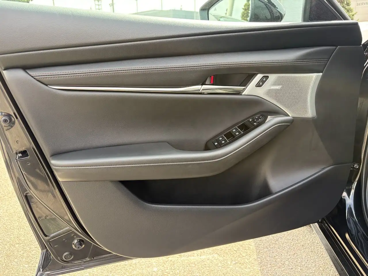 Mazda 3 снимка Mazda 3