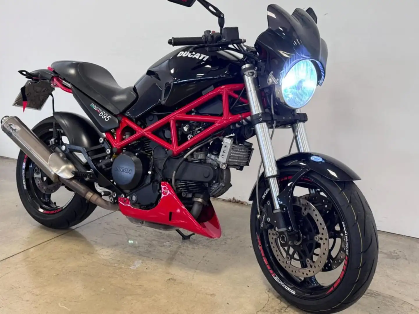 Ducati Monster 695 BLACK Nero - 2