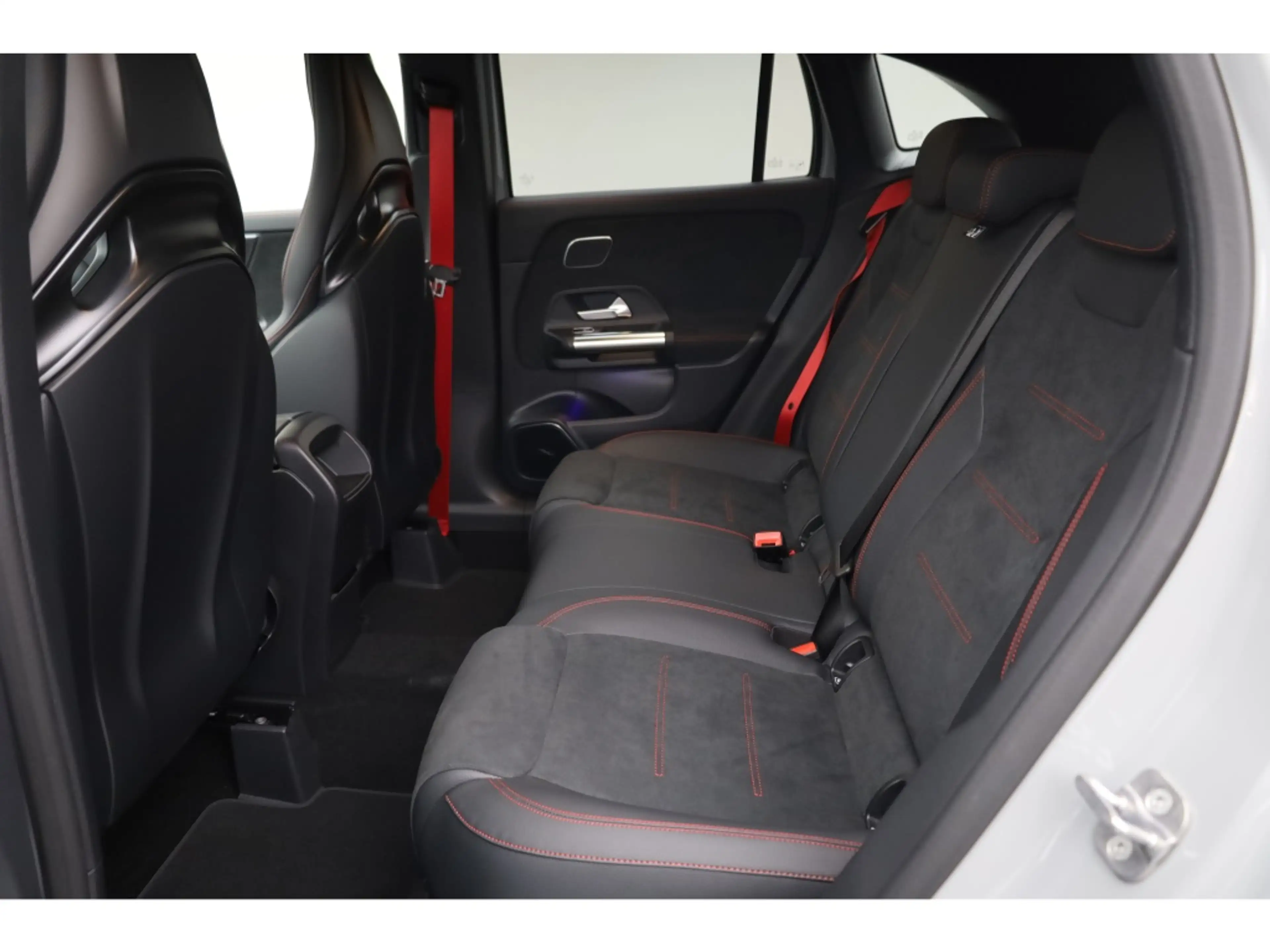 Mercedes-Benz GLA 35 AMG GLA 35 4M AMG NightII PerfoSitze Final Edition — photo 13