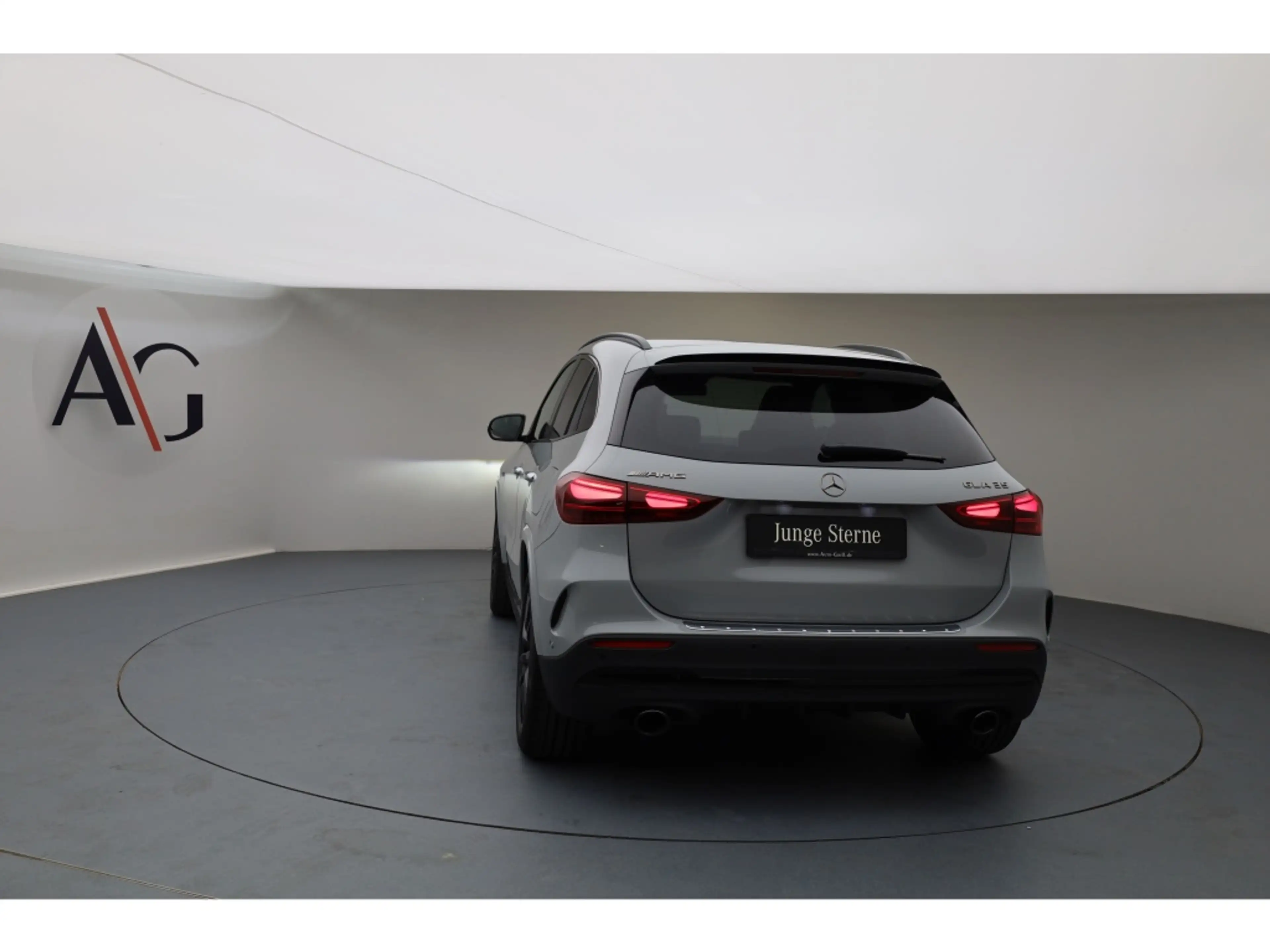 Mercedes-Benz GLA 35 AMG GLA 35 4M AMG NightII PerfoSitze Final Edition — photo 5