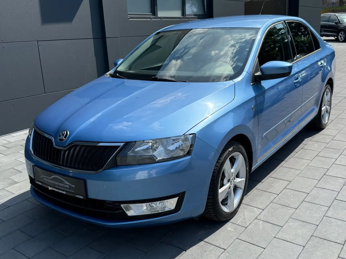Skoda Rapid/Spaceback 1Drive 1 Hand Klima SHZ AHK Blau - 1