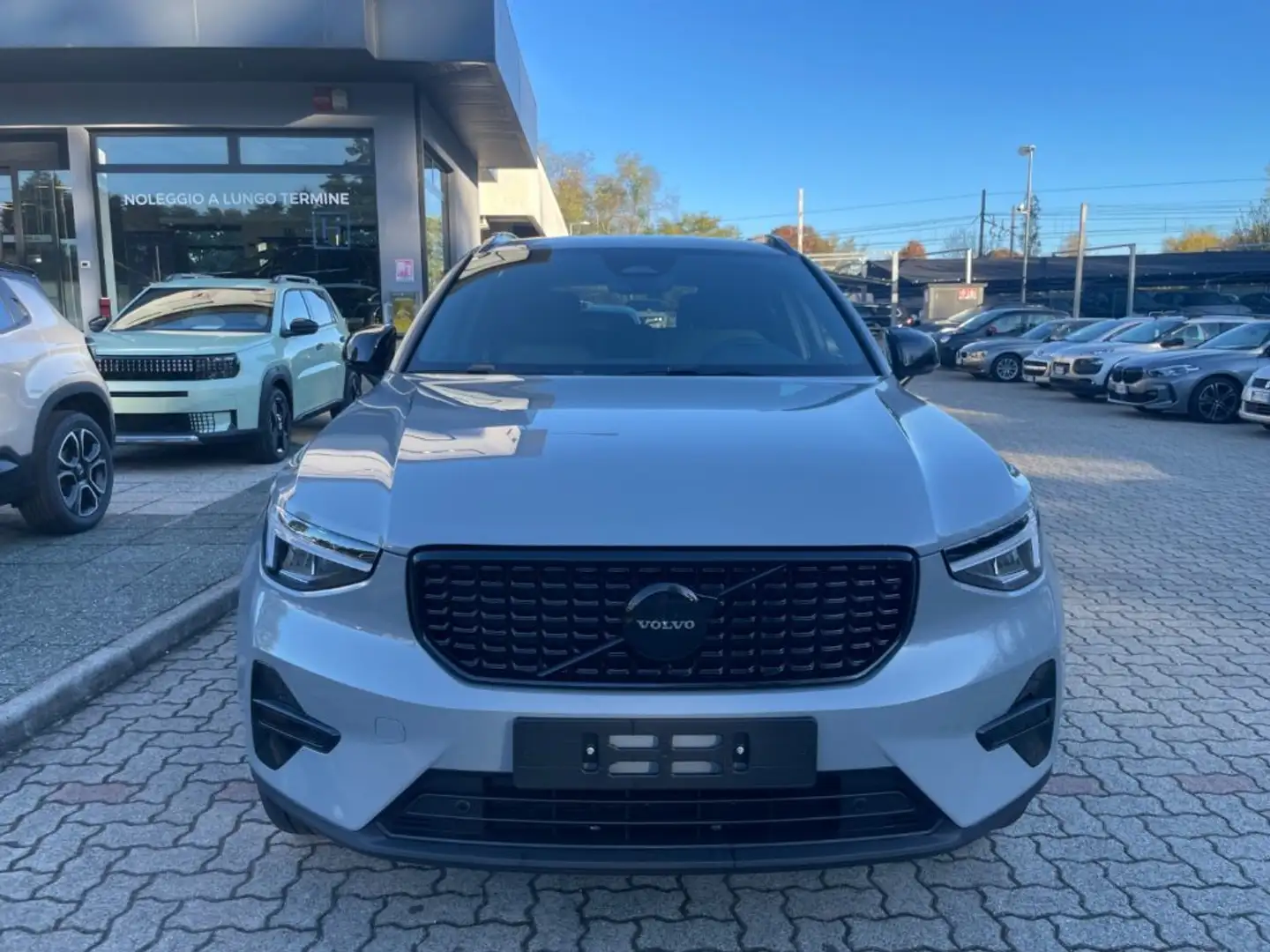 Volvo XC40 B3 automatico BLACK EDITION KM0 PREZZO REALE Grigio - 2