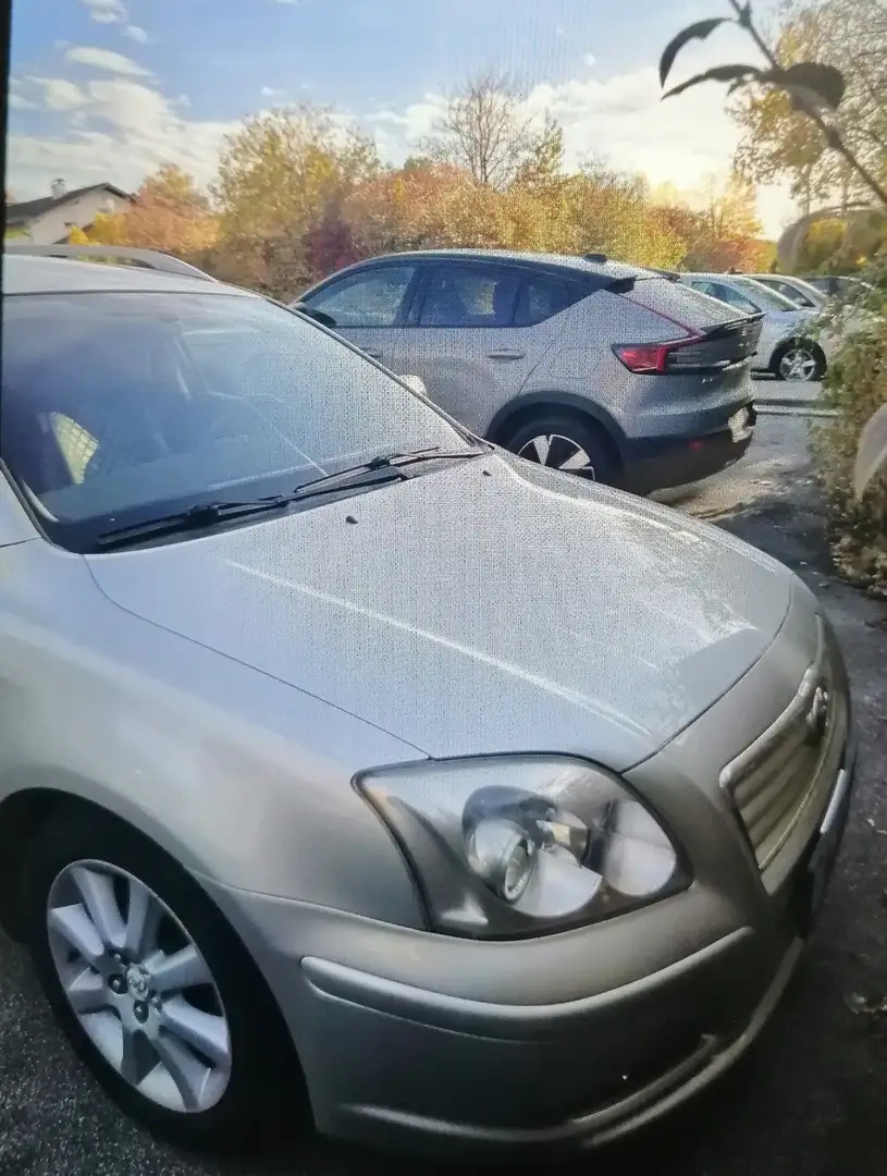 Toyota Avensis 2.0 D-4D Combi - 1