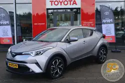 Toyota C-HR Alarm, Getinte ramen, Stoelverwarming, LED verlichting, Adaptieve Cruise Control, Lendensteun, Mistlampen, Lane Departure Warning Systeem