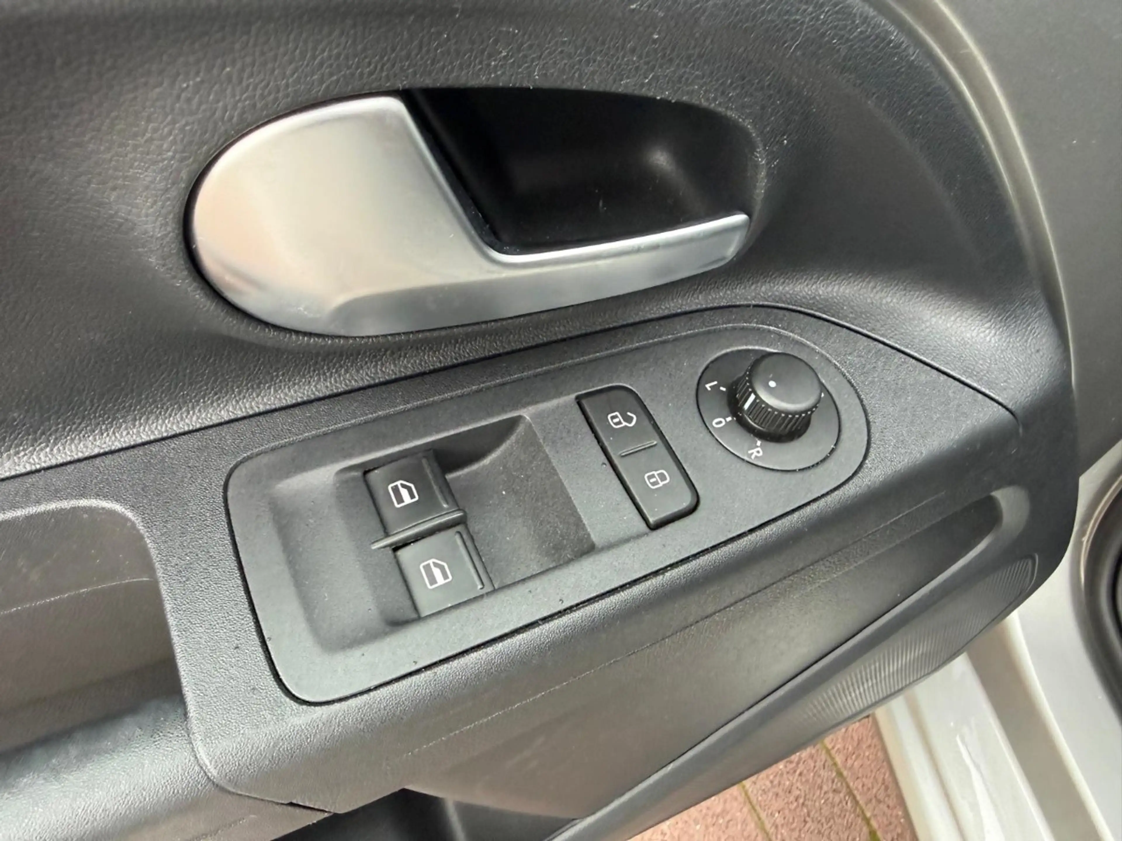 Volkswagen up! | CARPLAY | ALL SEASON | NAP | — photo 15