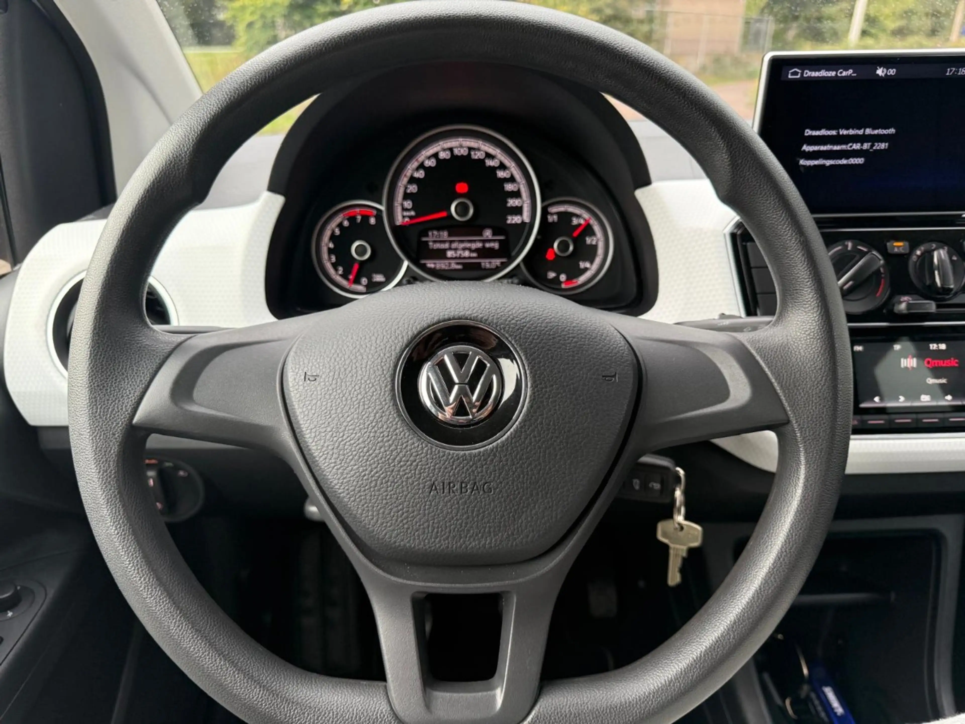 Volkswagen up! | CARPLAY | ALL SEASON | NAP | — photo 8