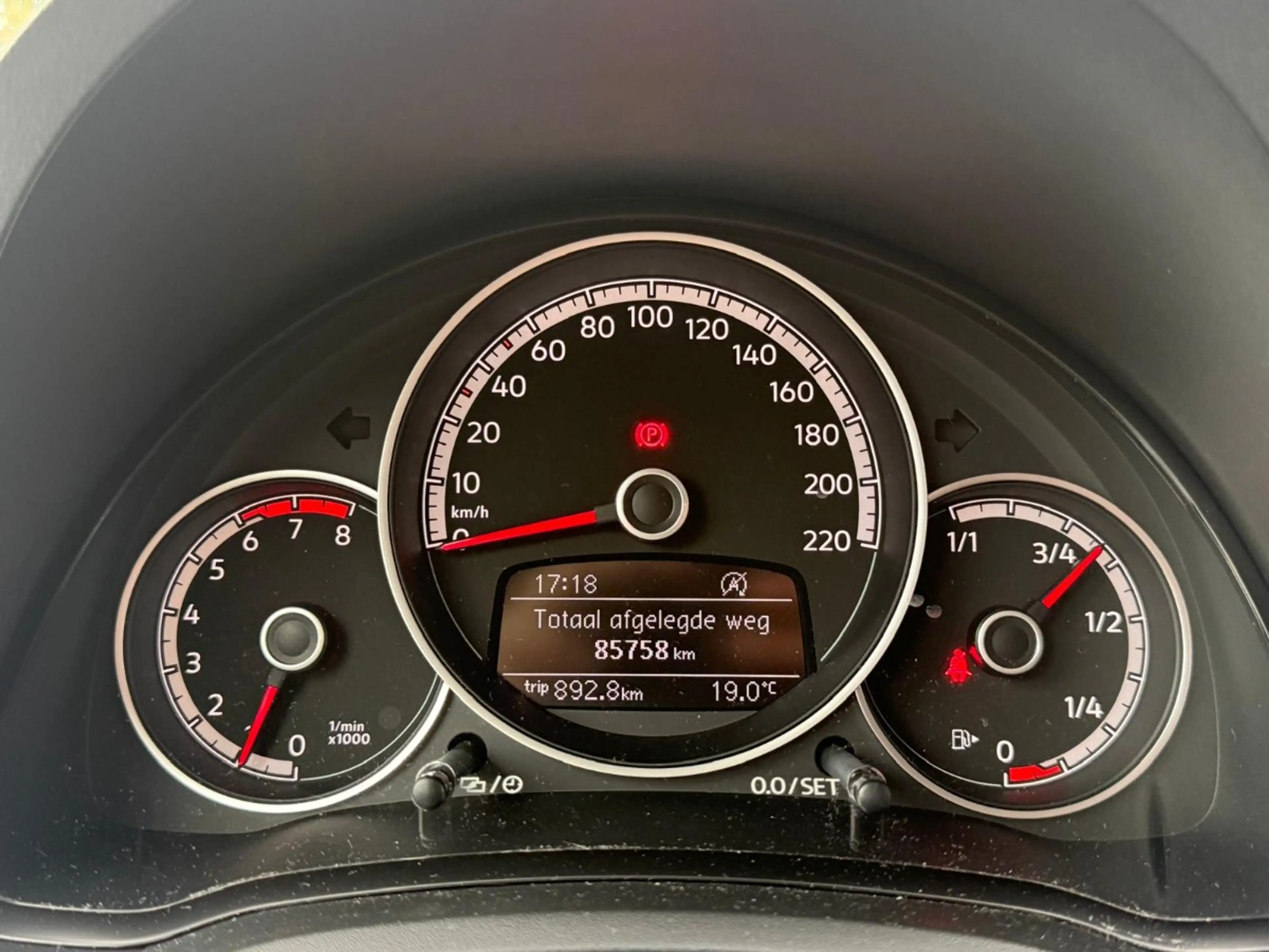 Volkswagen up! | CARPLAY | ALL SEASON | NAP | — photo 9