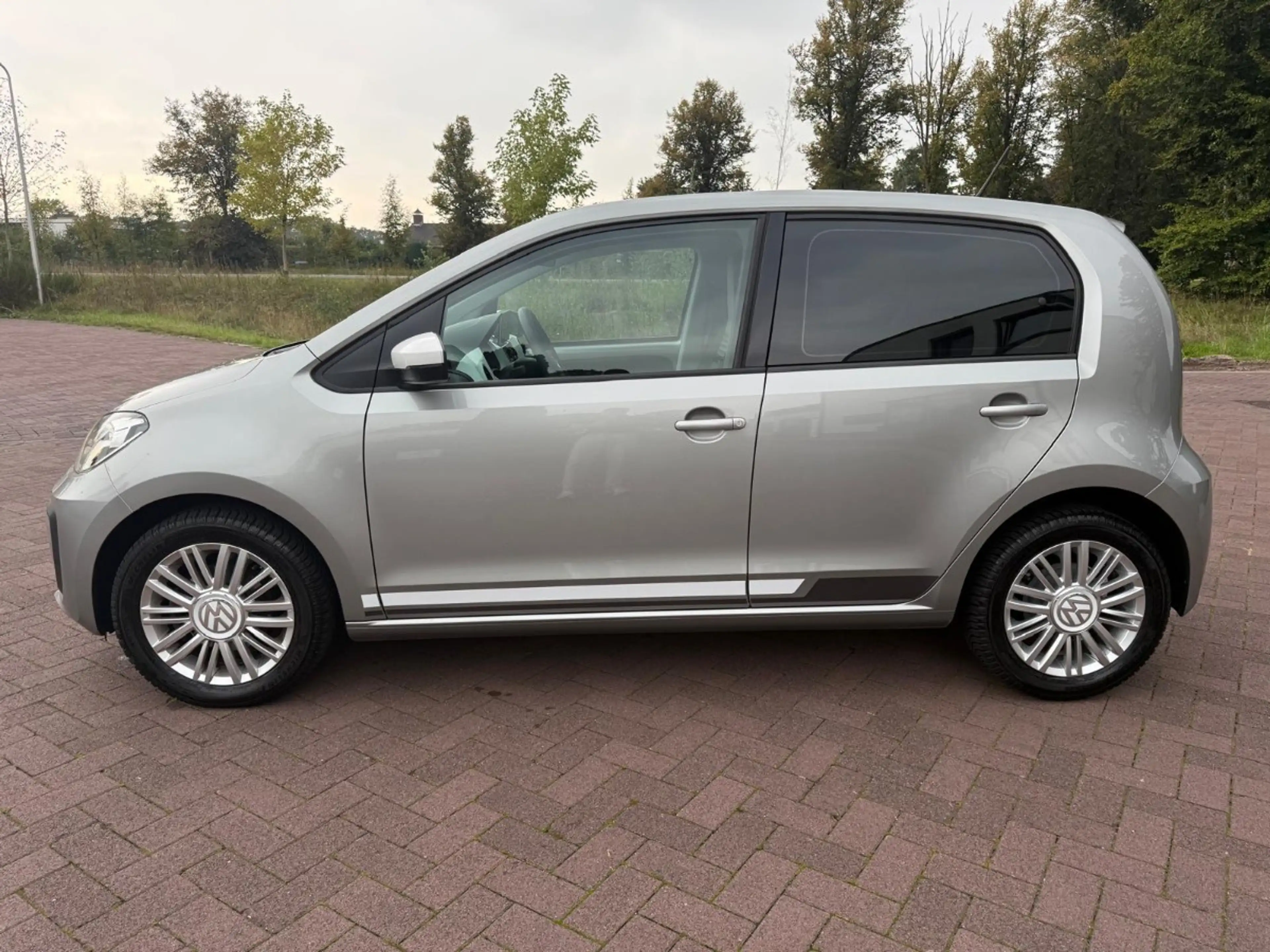 Volkswagen up! | CARPLAY | ALL SEASON | NAP | — photo 3