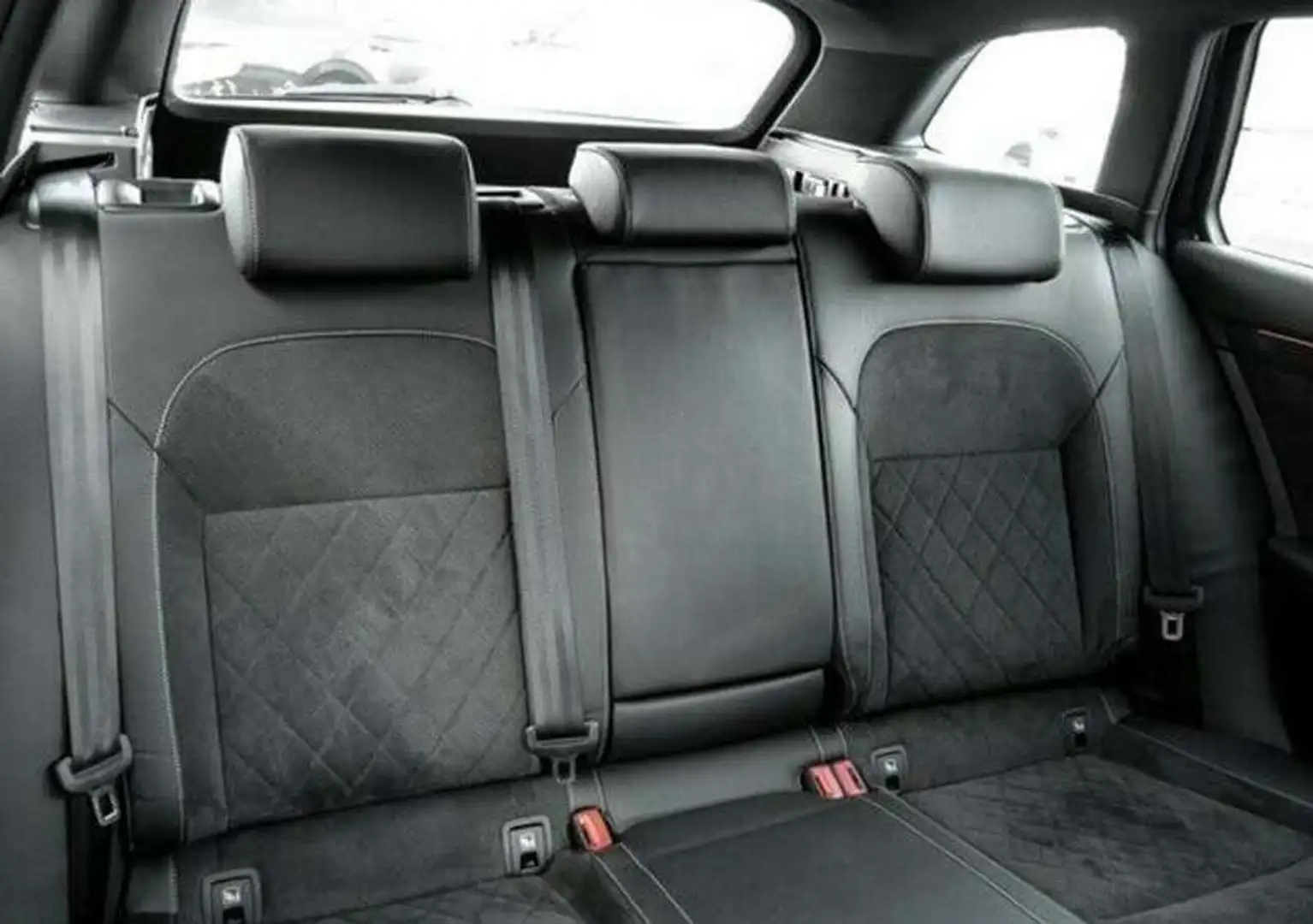 Skoda Superb Combi 2,0 TDI Sportline DSG Virtual ACC DCC Schwarz - 2