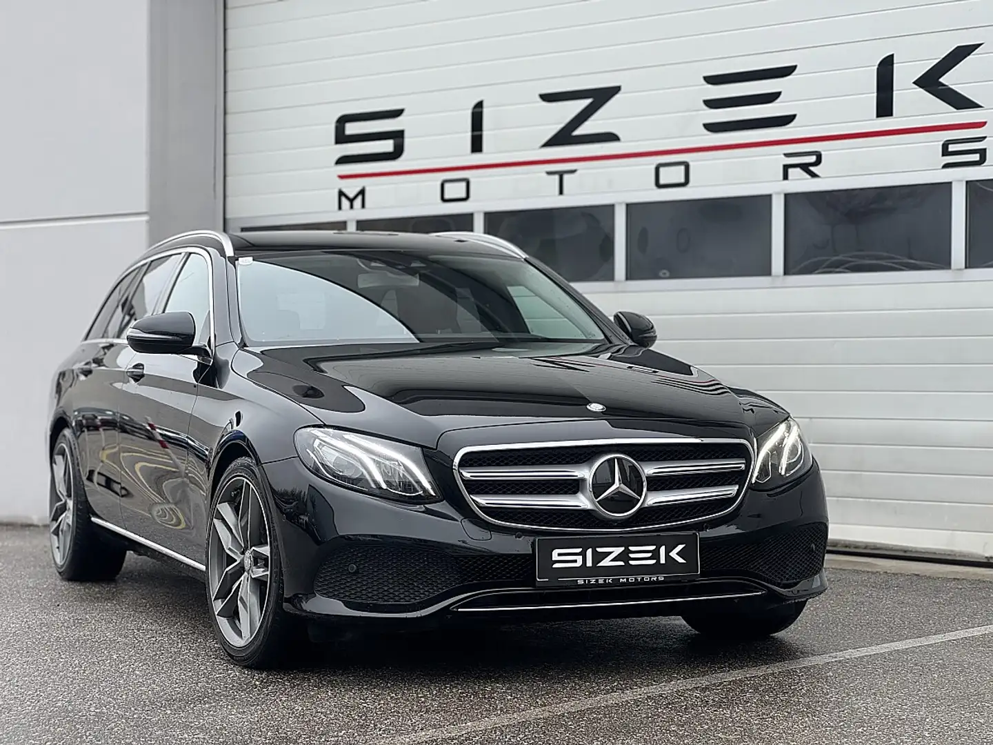 Mercedes-Benz E 220 d T Avantgarde Aut.|WIDESCREEN|AHK|DISTRONIC|R... Schwarz - 2