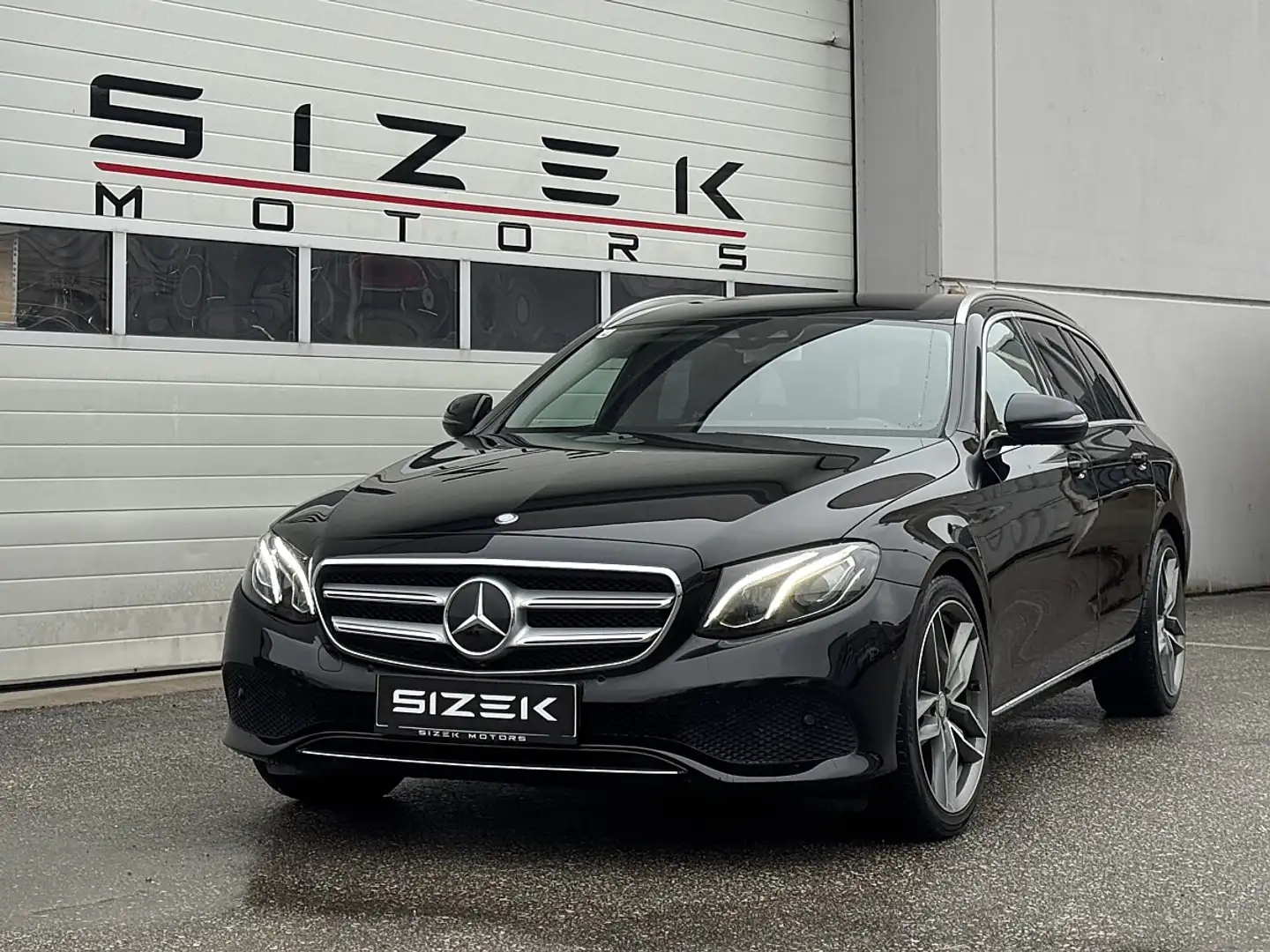 Mercedes-Benz E 220 d T Avantgarde Aut.|WIDESCREEN|AHK|DISTRONIC|R... Schwarz - 1