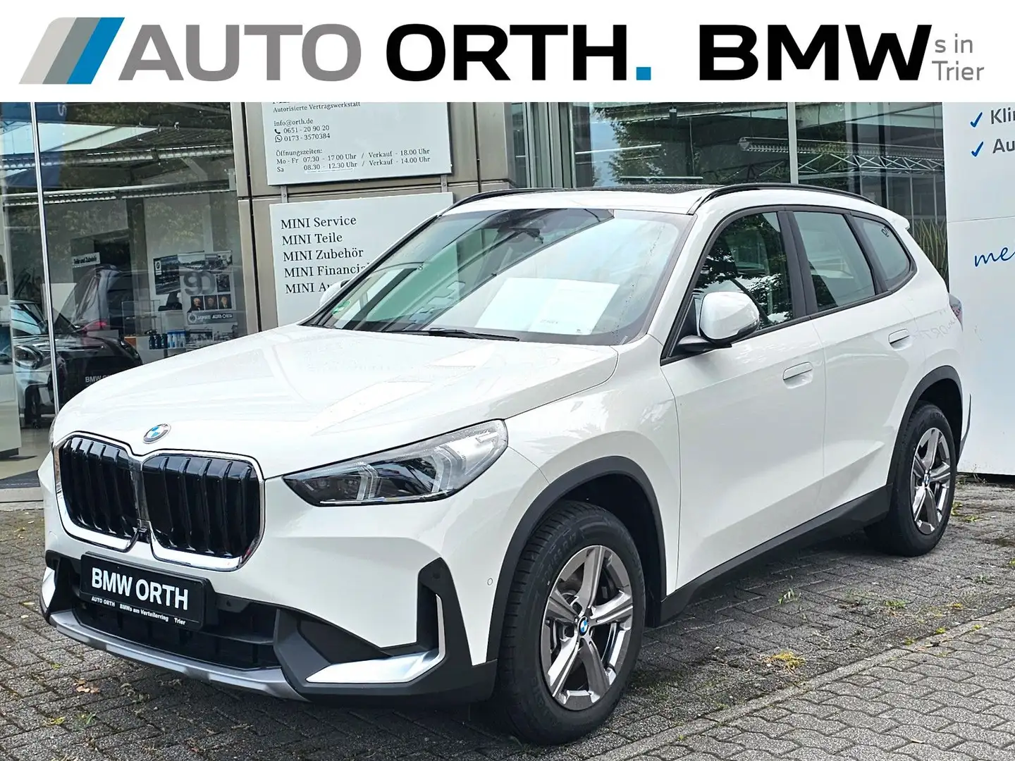 BMW X1 sDrive20i AUT. LC-PROF. HUD AD.LED PANO 360° Weiß - 1