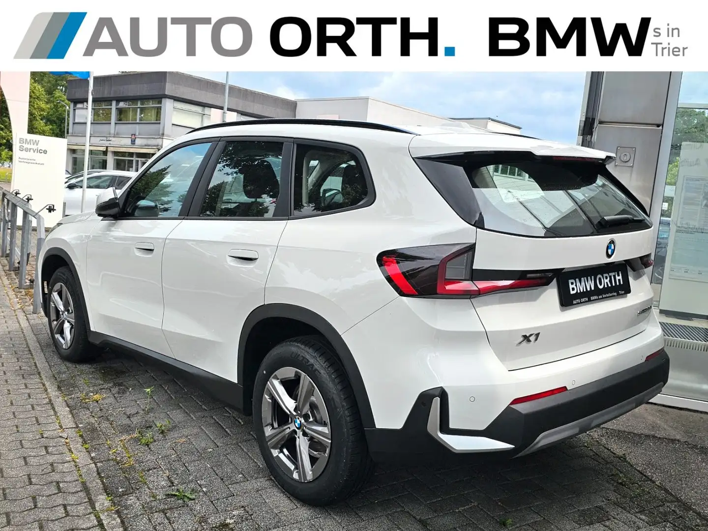 BMW X1 sDrive20i AUT. LC-PROF. HUD AD.LED PANO 360° Weiß - 2