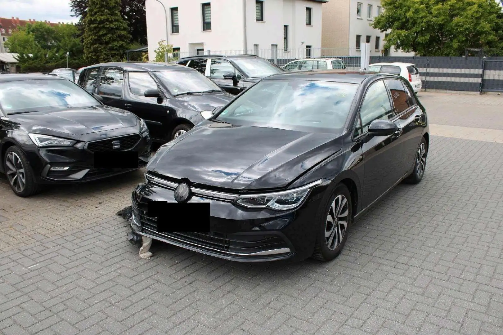 Volkswagen Golf VIII Active DSG*LED*PANO*AHK Negro - 1
