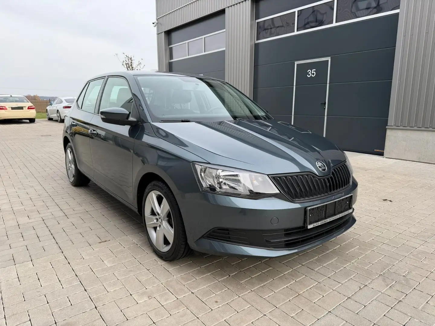 Skoda Fabia 1.2 TSI Cool Edition PDC 1.Hand Grau - 1