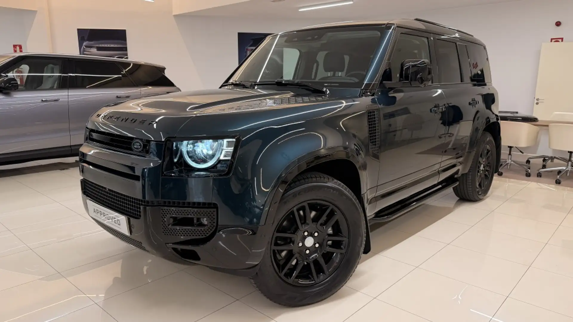 Land Rover Defender 110 3.0D l6 MHEV S AWD Aut. 200 Verde - 1