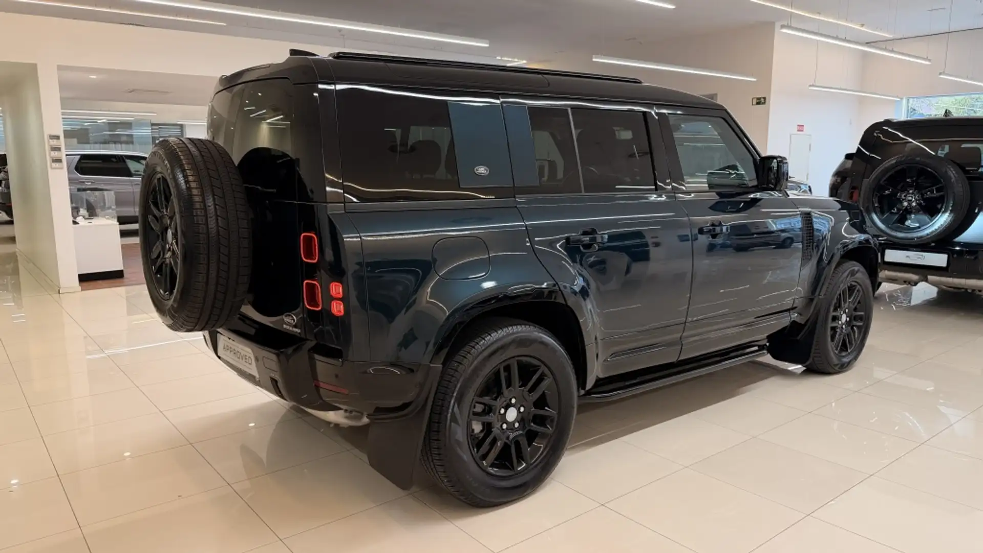 Land Rover Defender 110 3.0D l6 MHEV S AWD Aut. 200 Verde - 2