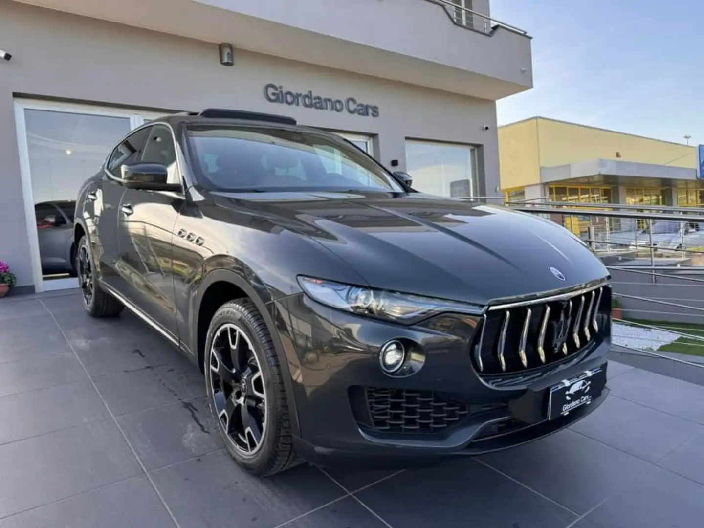 Maserati Levante 3.0 V6 Granlusso 275cv auto Grigio - 1