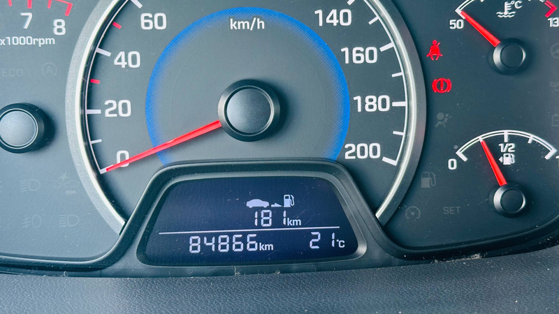 Hyundai i10 Trend 84800 KM KLIMA TEMPOMAT EINPARHILFE SITZHEIZUNG TÜV NEU — photo 9