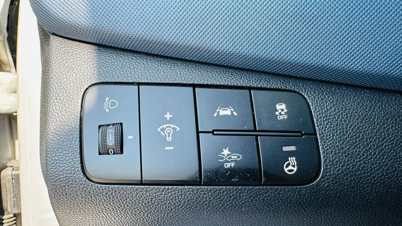 Hyundai i10 Trend 84800 KM KLIMA TEMPOMAT EINPARHILFE SITZHEIZUNG TÜV NEU — photo 14