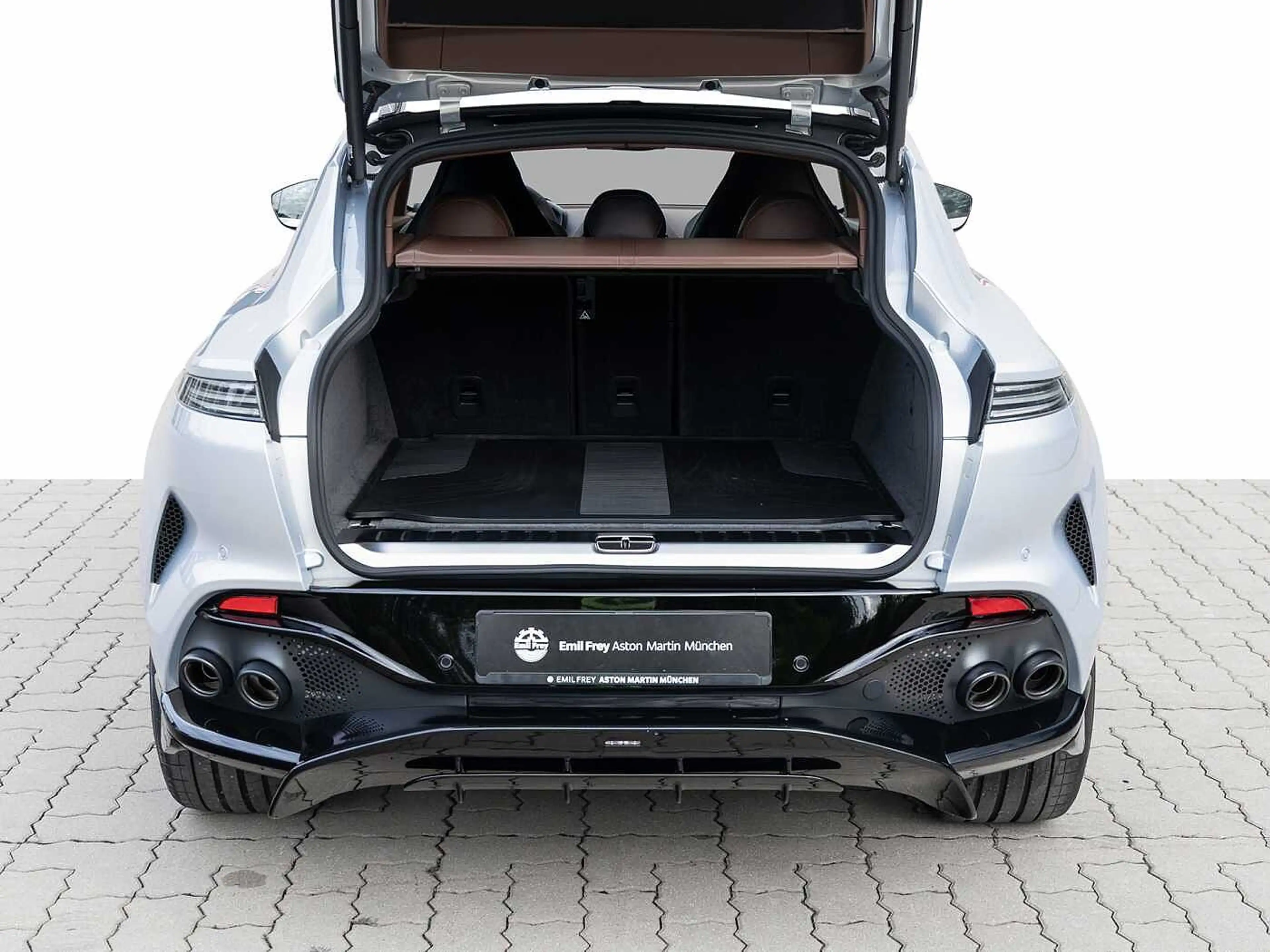 Aston Martin DBX 707 -Lightning Silver- — photo 7