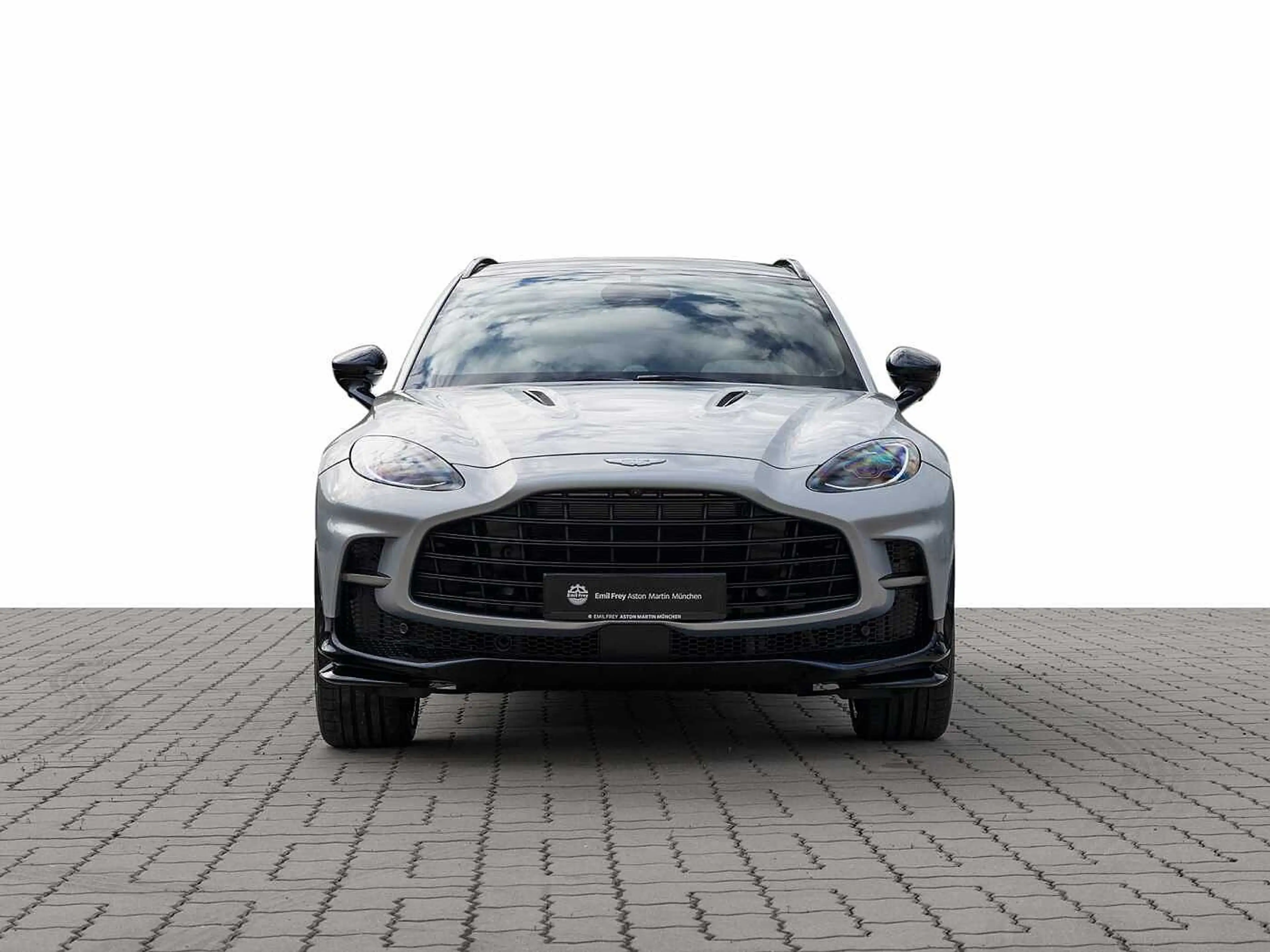 Aston Martin DBX 707 -Lightning Silver- — photo 8