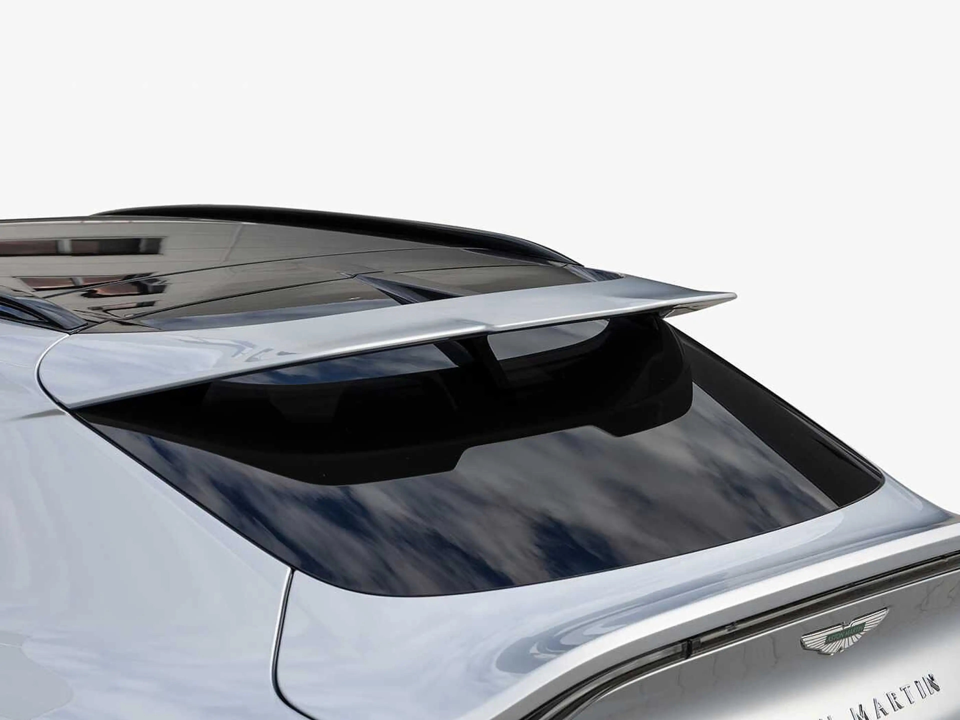 Aston Martin DBX 707 -Lightning Silver- — photo 4
